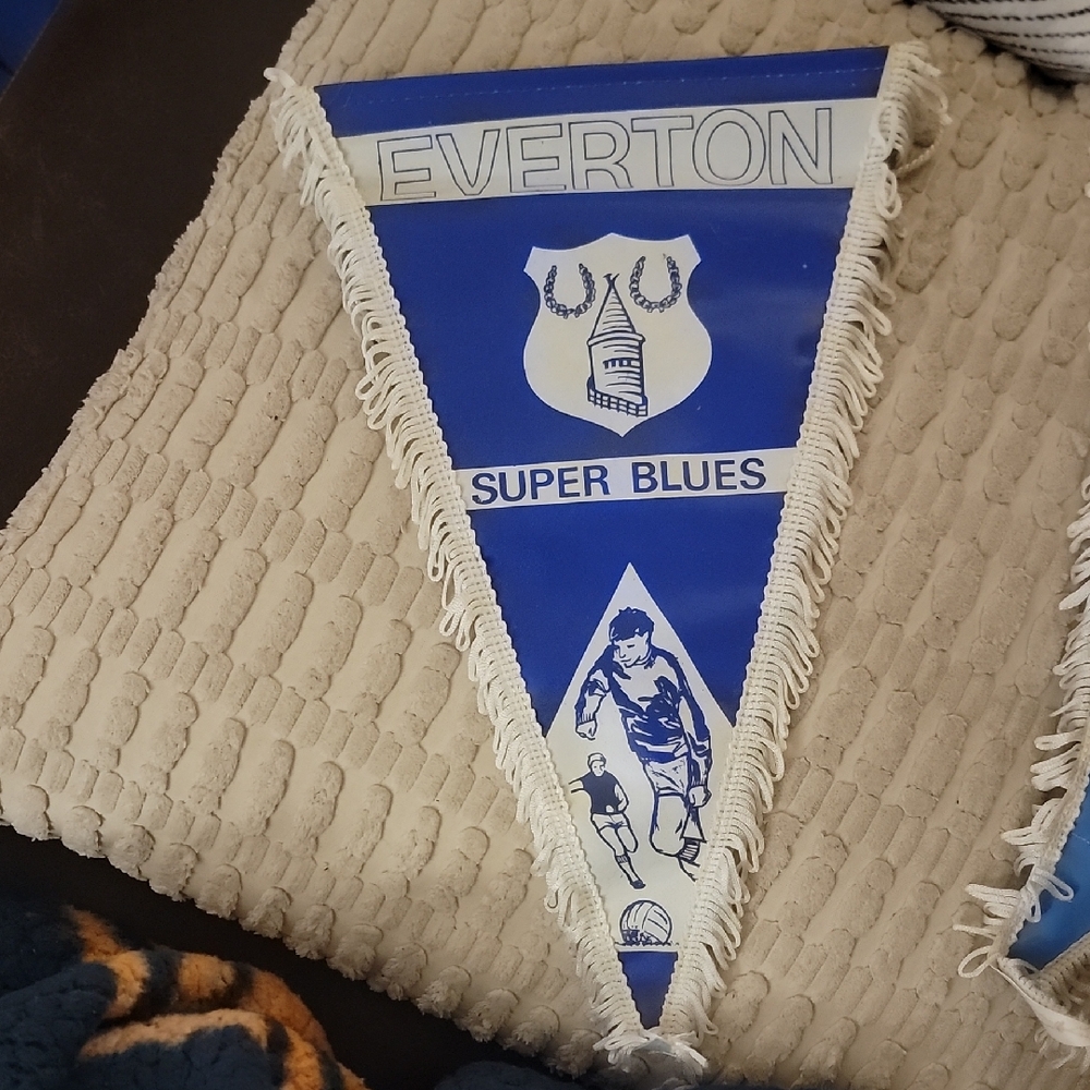 Everton Super Blues Pennant
